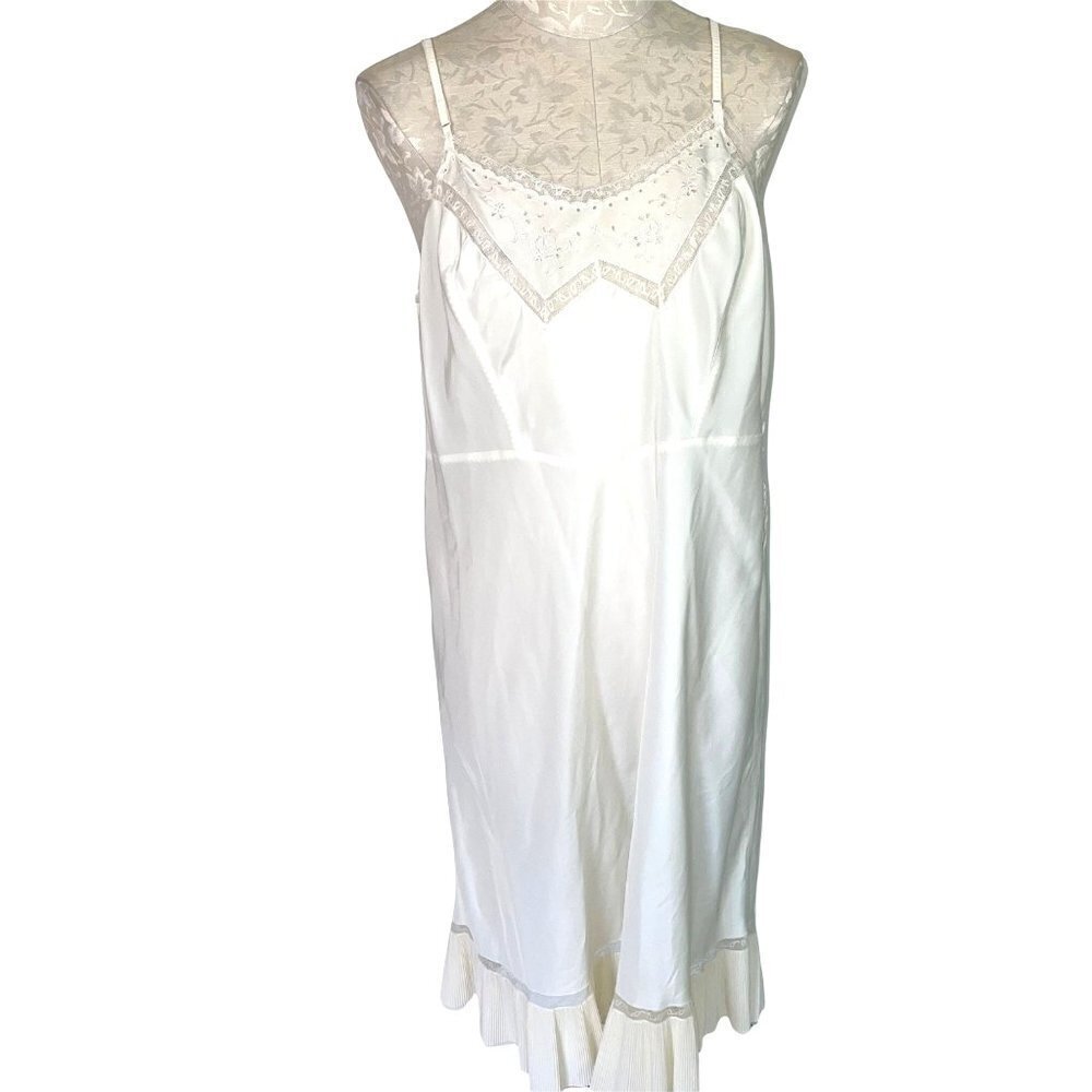 Barbizon Slip Womens Vintage Nylon Pleated Ruffle Hem Adjustable Straps Cream